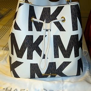 Michael Kors large Logo bucket bag